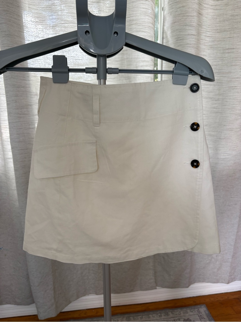 A Loves A - White Linen/Cotton Asymmetrical side Button Skirt - size 0 - VGUC